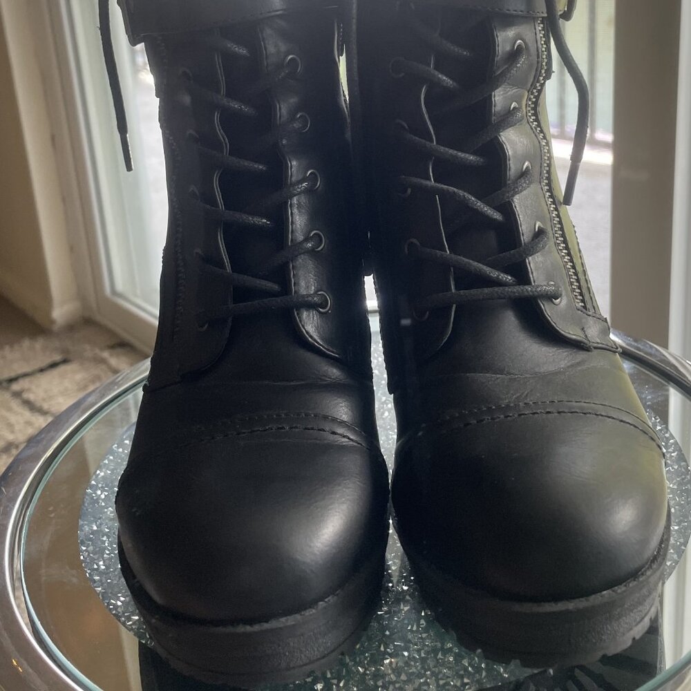🤑SOLD🤑BLACK Vegan Leather BOOTS (7) - Picture 4 of 6